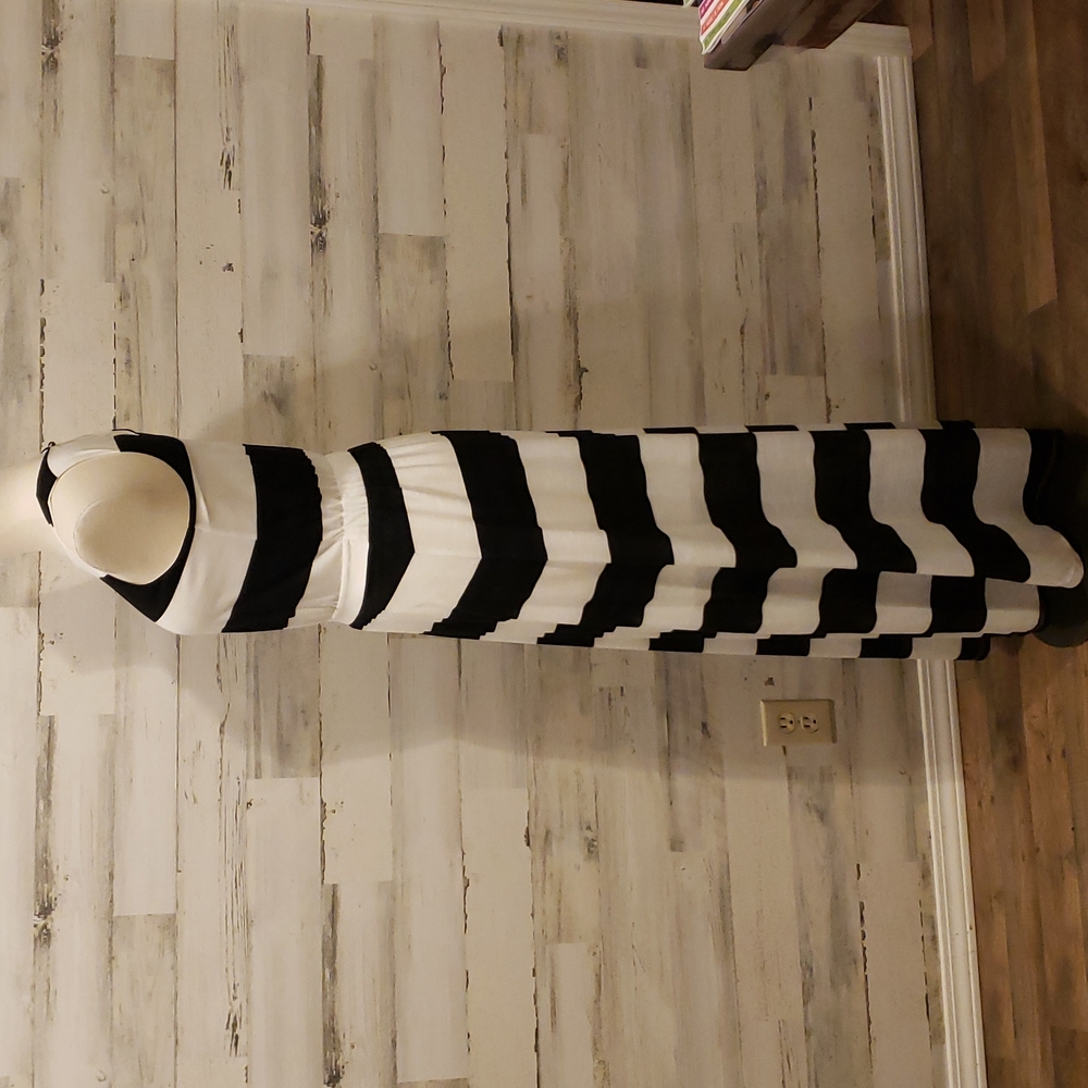 Gorgeous black and white maxi dress - Picture 4 of 8